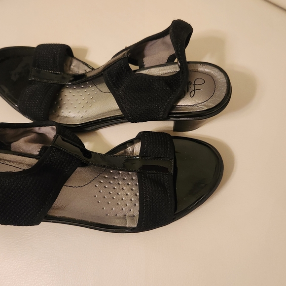 LifeStride SoftSystem black patent sandals - Picture 5 of 6